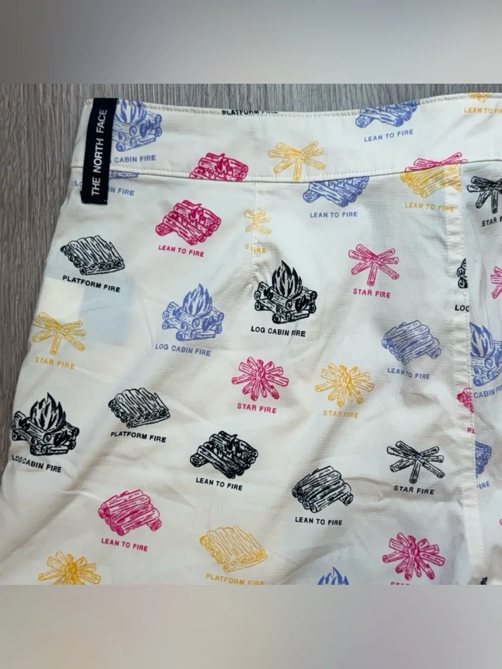 New THE NORTH FACE  SZ 36  Campfire print Swim trunks